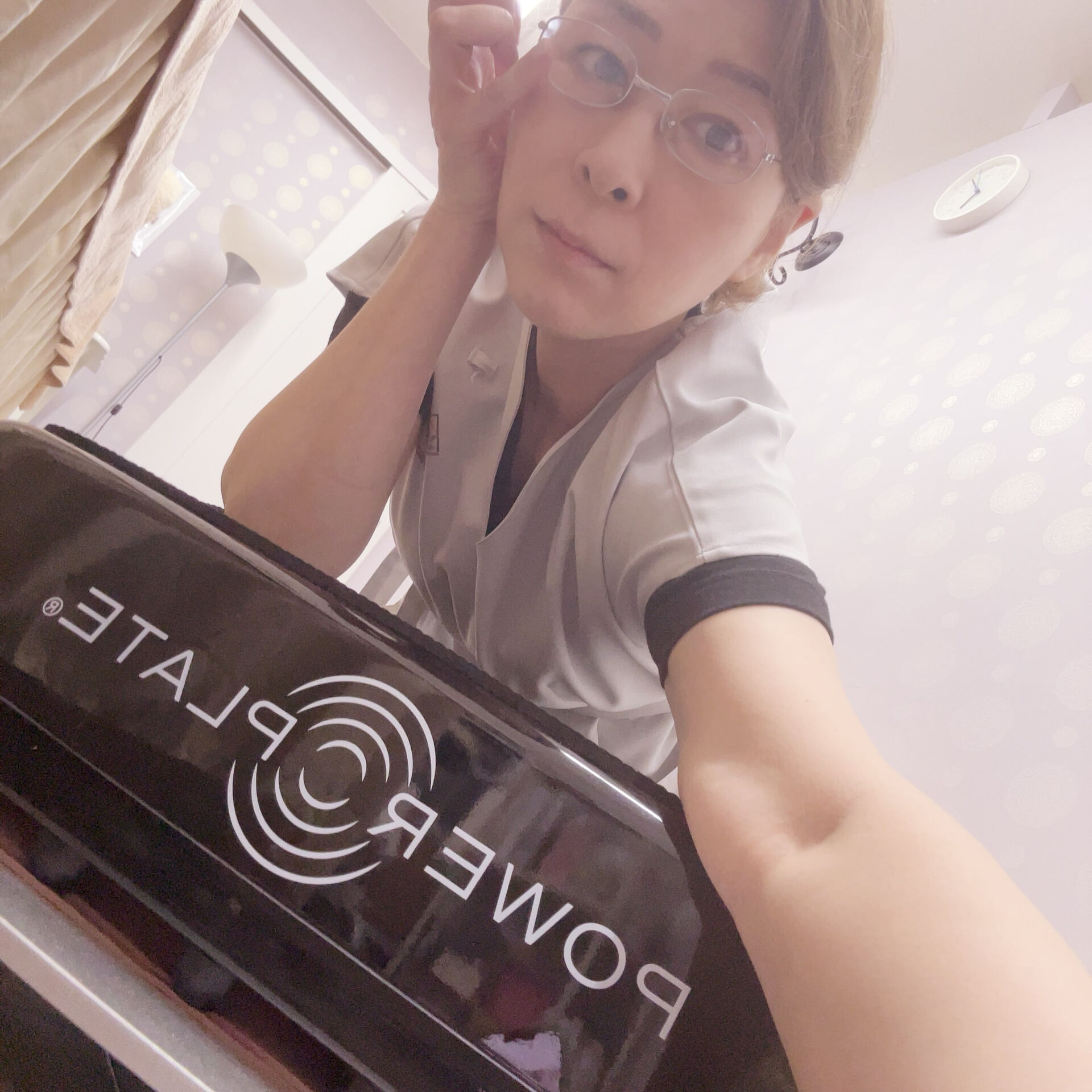 振動で顔あげようとしている私